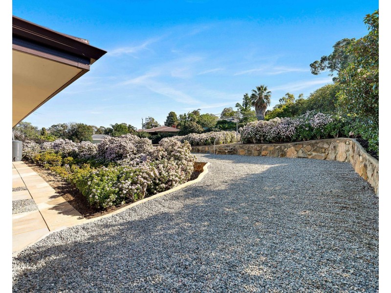 8 Ophelia Grove, Mount Nasura WA 6112