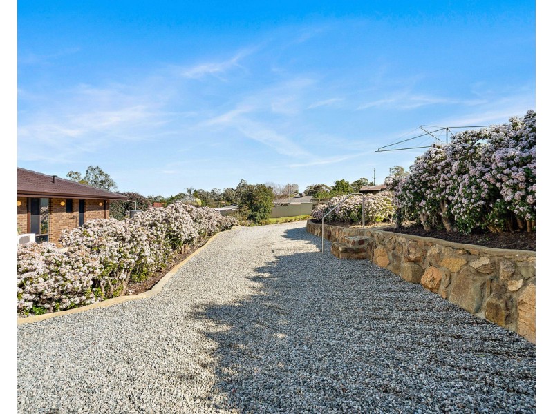 8 Ophelia Grove, Mount Nasura WA 6112