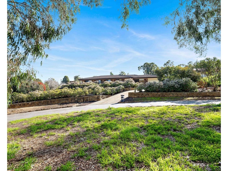 8 Ophelia Grove, Mount Nasura WA 6112