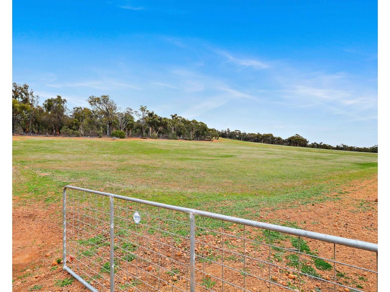 175 O’Connell Road, Wandering WA 6308