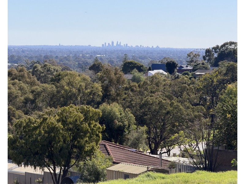 4 Chardonnay Grove, Mount Nasura WA 6112