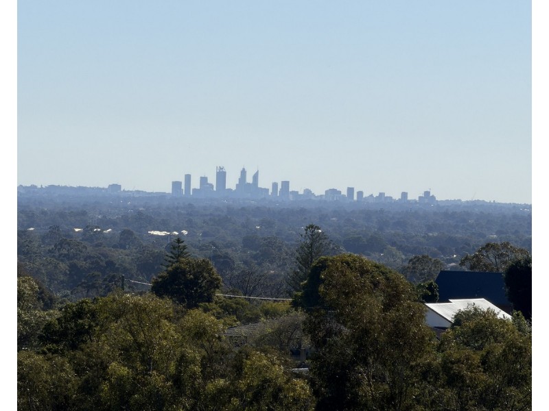 4 Chardonnay Grove, Mount Nasura WA 6112