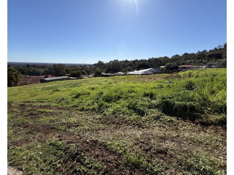 4 Chardonnay Grove, Mount Nasura WA 6112