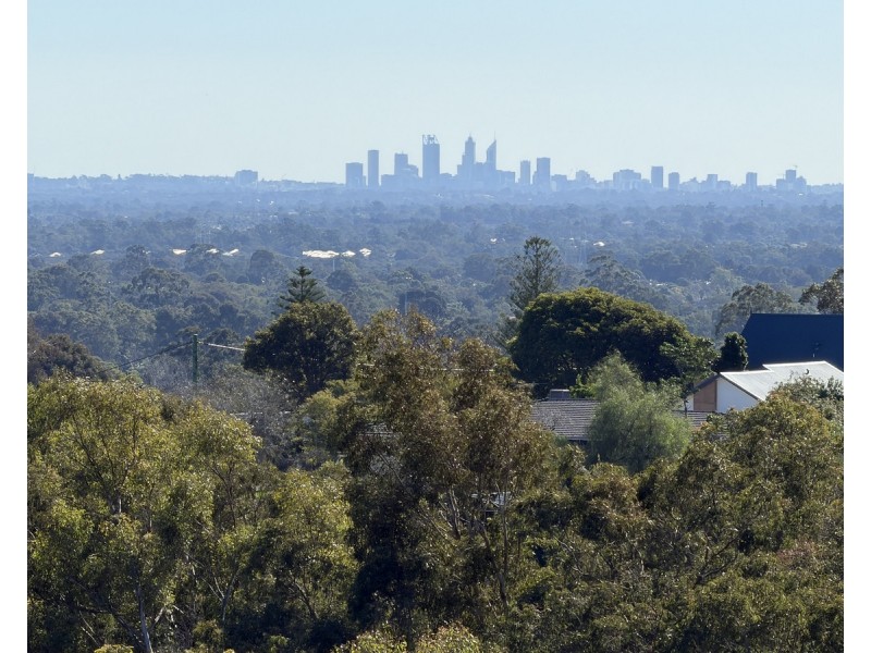 4 Chardonnay Grove, Mount Nasura WA 6112