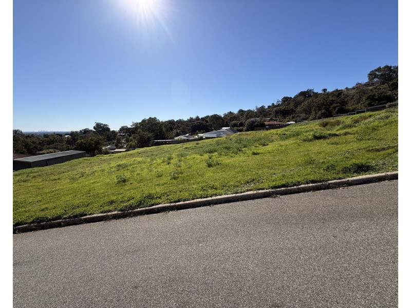 4 Chardonnay Grove, Mount Nasura WA 6112