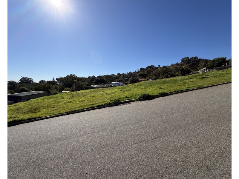 4 Chardonnay Grove, Mount Nasura WA 6112