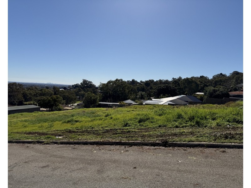 4 Chardonnay Grove, Mount Nasura WA 6112