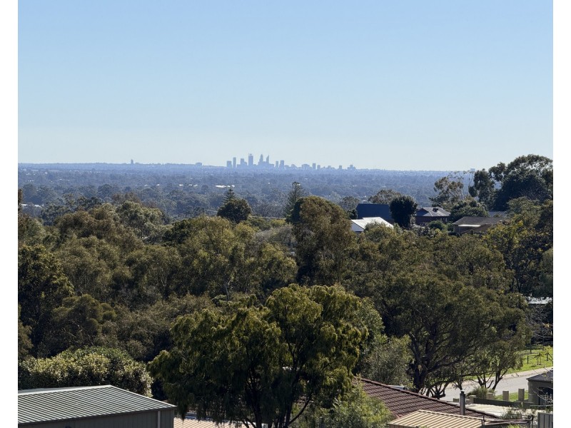4 Chardonnay Grove, Mount Nasura WA 6112