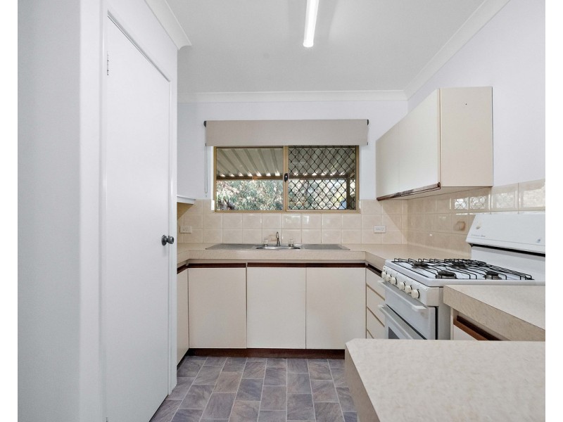 17/4 Page Road, Kelmscott WA 6111
