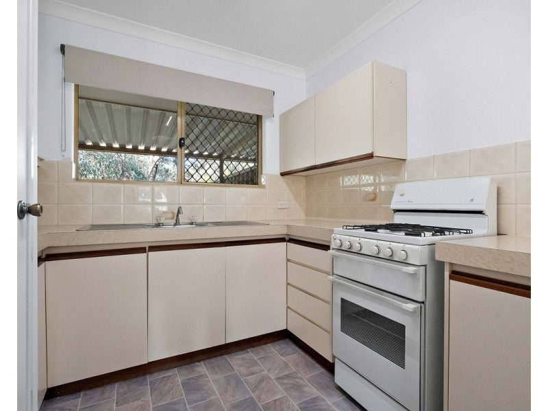 17/4 Page Road, Kelmscott WA 6111