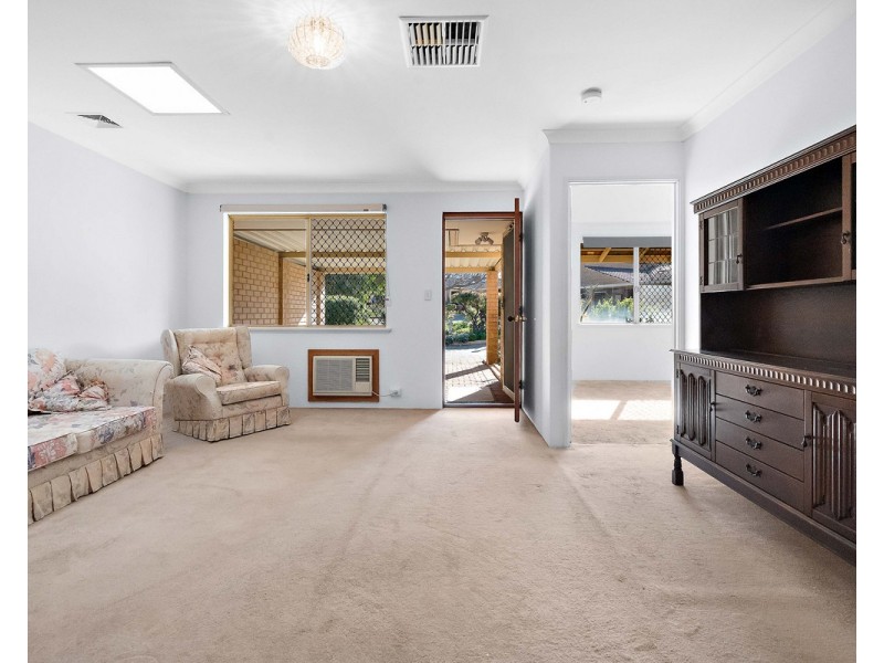 17/4 Page Road, Kelmscott WA 6111