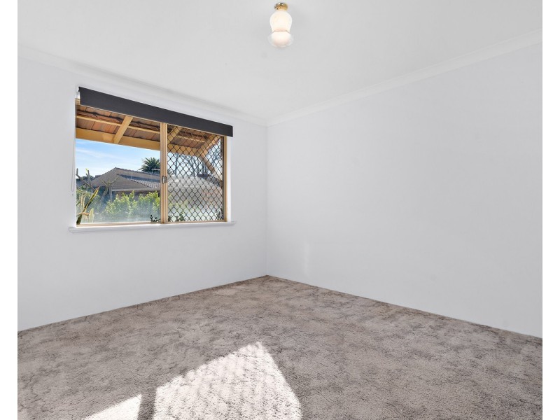 17/4 Page Road, Kelmscott WA 6111