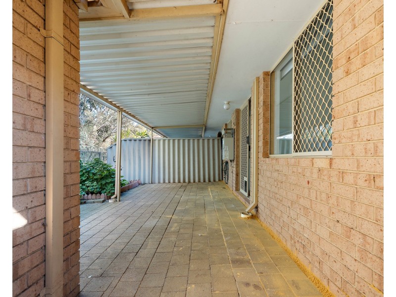 17/4 Page Road, Kelmscott WA 6111