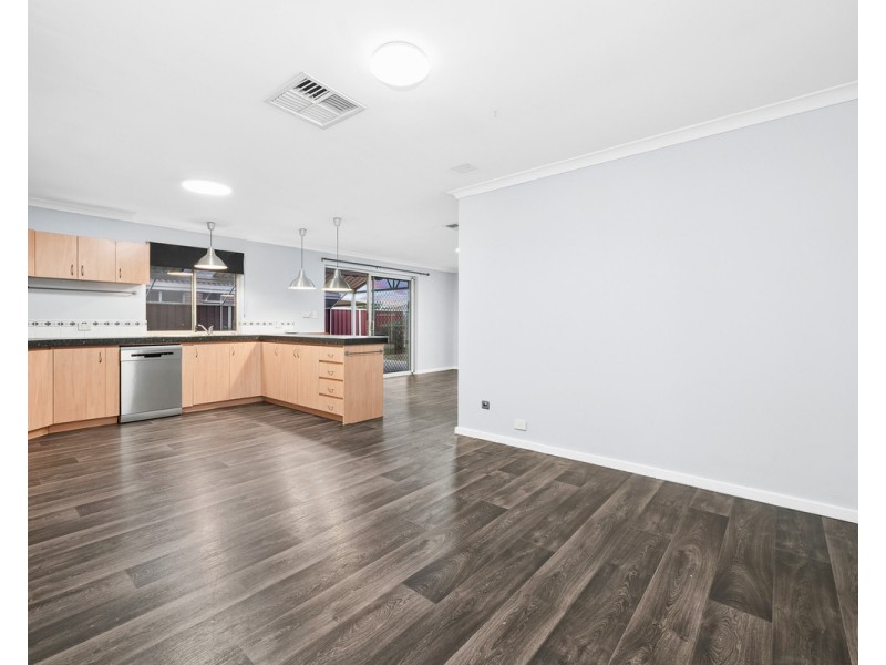 32 Prince Regent Boulevard, Gosnells WA 6110