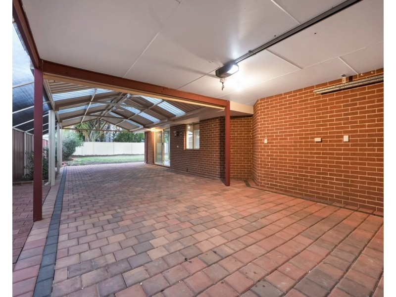 32 Prince Regent Boulevard, Gosnells WA 6110