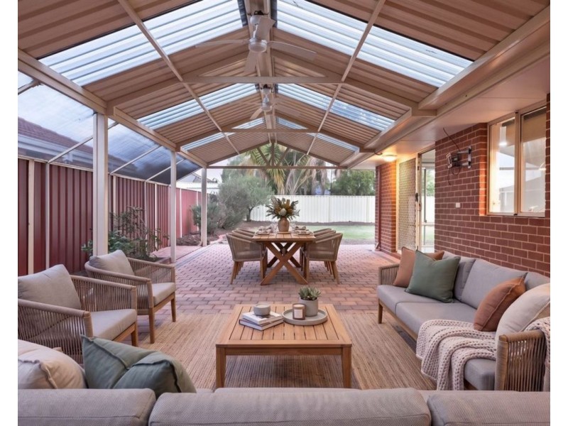 32 Prince Regent Boulevard, Gosnells WA 6110