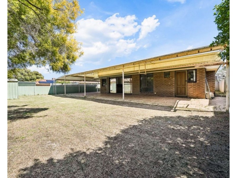 128 Dellar Road, Maddington WA 6109