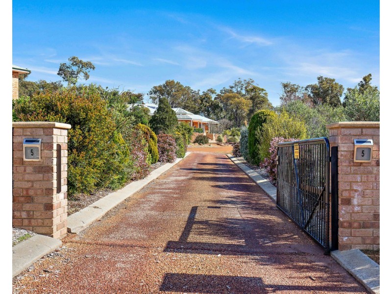 5 Kimber Rise, Bedfordale WA 6112