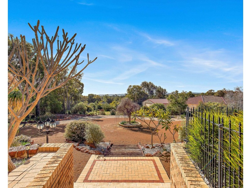 5 Kimber Rise, Bedfordale WA 6112