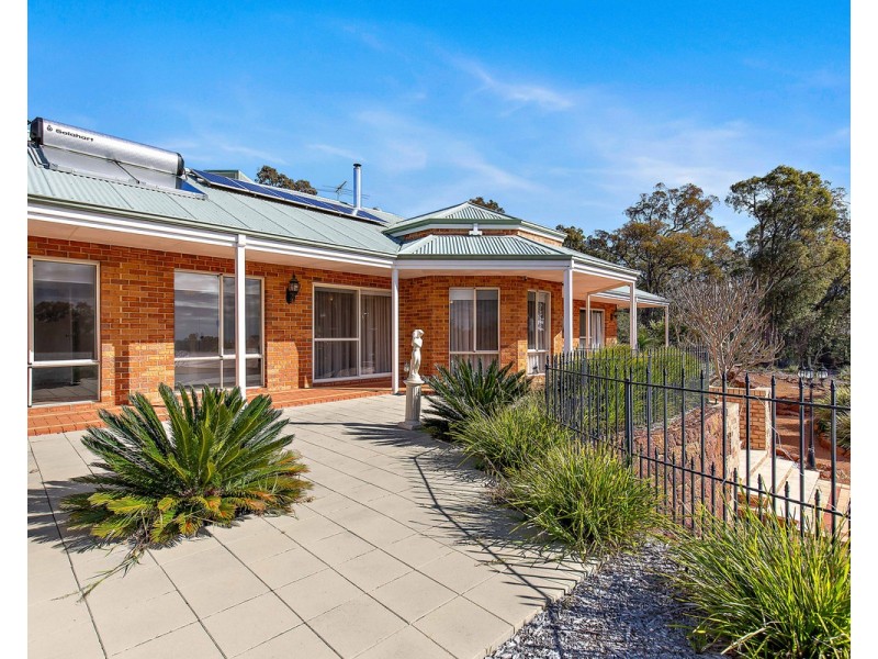 5 Kimber Rise, Bedfordale WA 6112