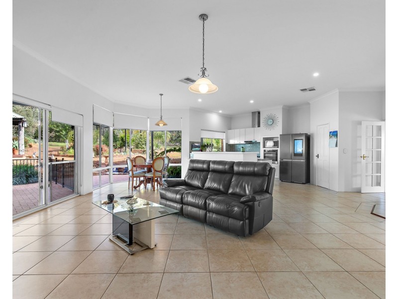 5 Kimber Rise, Bedfordale WA 6112