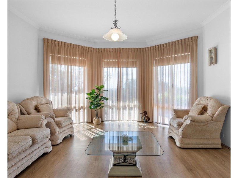 5 Kimber Rise, Bedfordale WA 6112