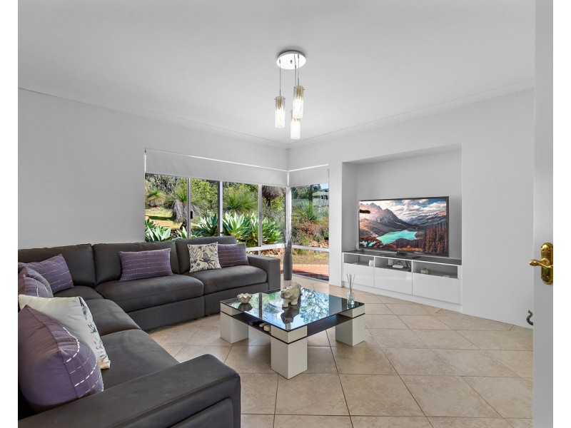5 Kimber Rise, Bedfordale WA 6112