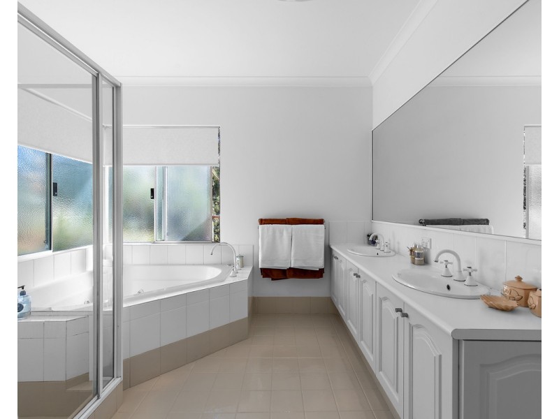 5 Kimber Rise, Bedfordale WA 6112