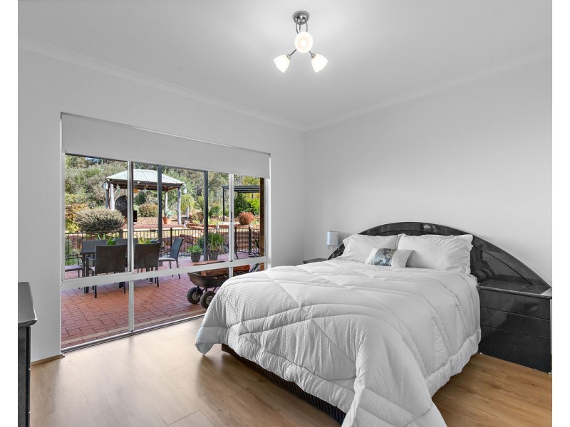 5 Kimber Rise, Bedfordale WA 6112