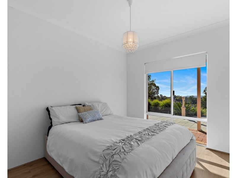 5 Kimber Rise, Bedfordale WA 6112