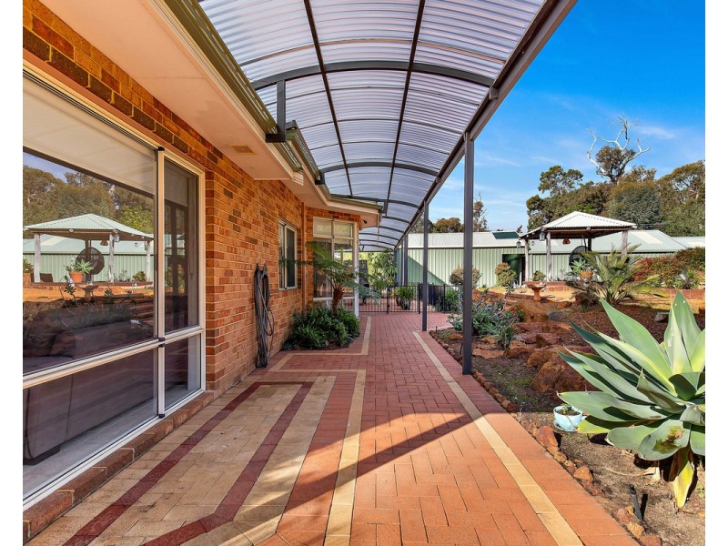 5 Kimber Rise, Bedfordale WA 6112