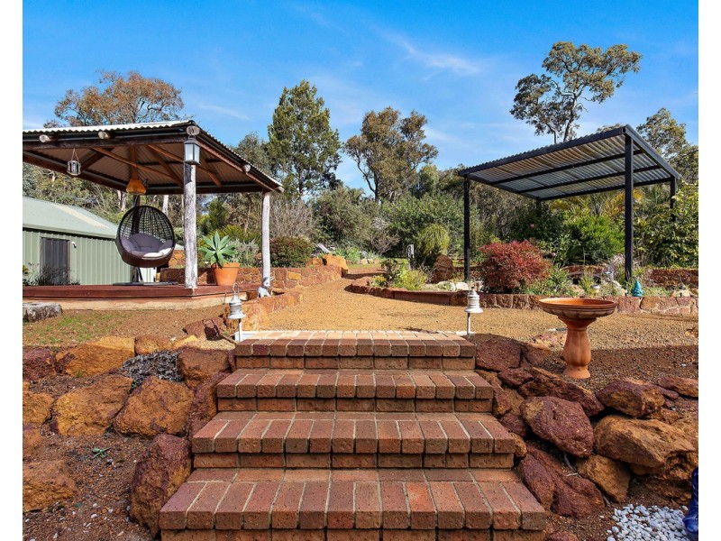 5 Kimber Rise, Bedfordale WA 6112