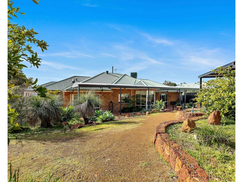 5 Kimber Rise, Bedfordale WA 6112