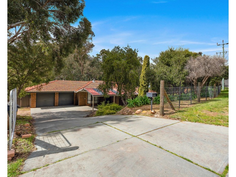 98 Amethyst Crescent, Mount Richon WA 6112