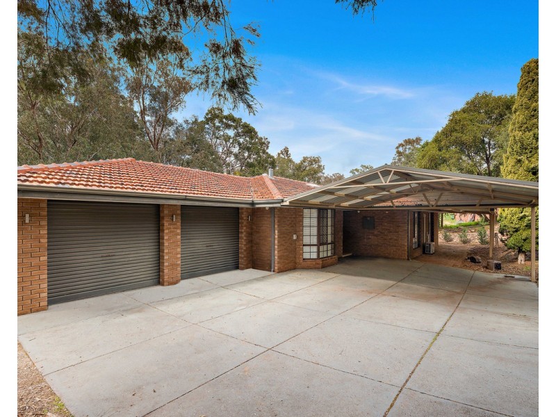98 Amethyst Crescent, Mount Richon WA 6112