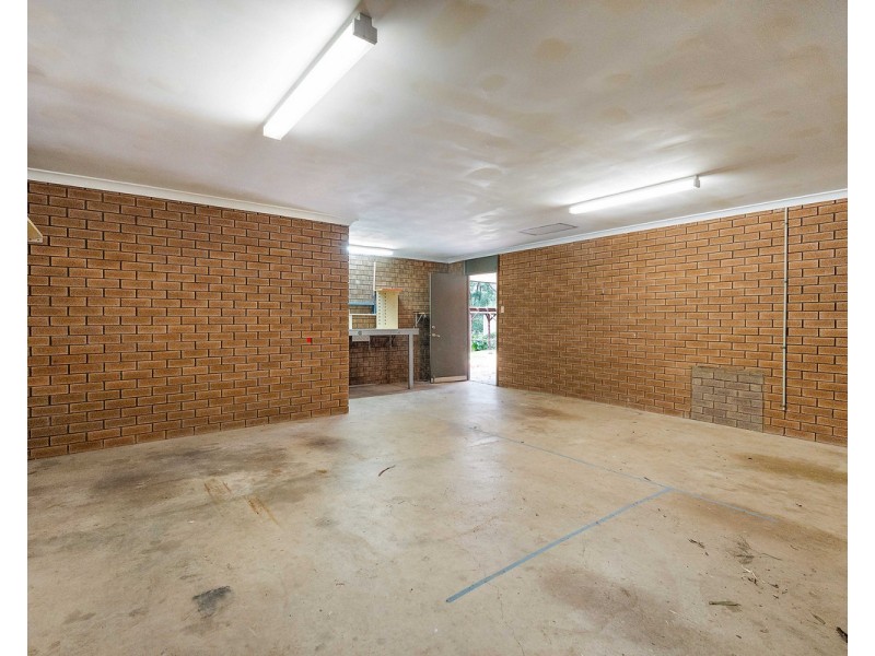 98 Amethyst Crescent, Mount Richon WA 6112