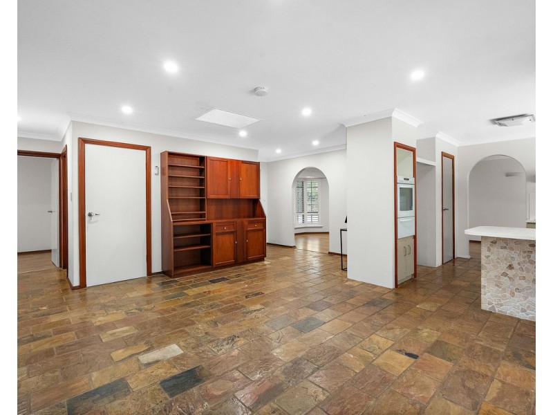 98 Amethyst Crescent, Mount Richon WA 6112