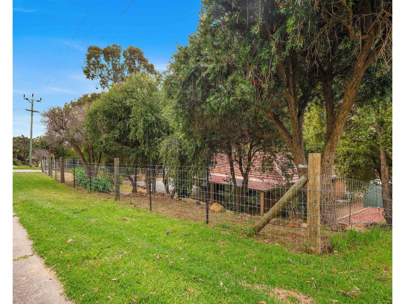 98 Amethyst Crescent, Mount Richon WA 6112