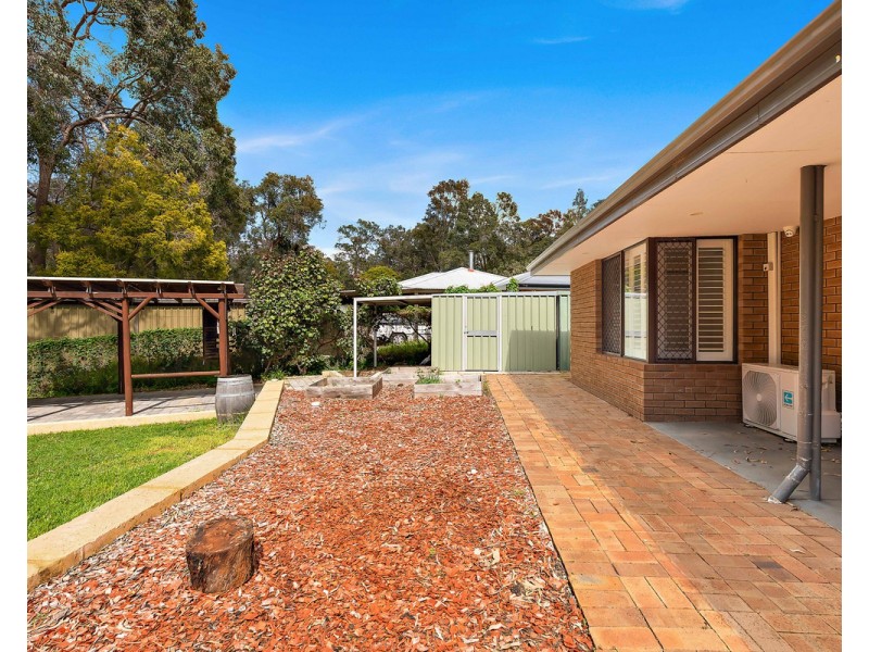 98 Amethyst Crescent, Mount Richon WA 6112