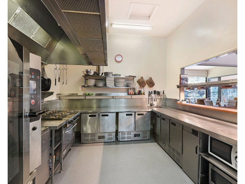 18 Lawyer Street, Maleny QLD 4552