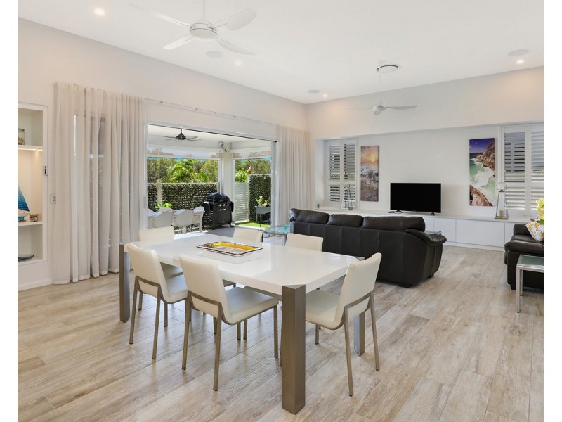 61/40 Menzies Drive, Pacific Paradise QLD 4564