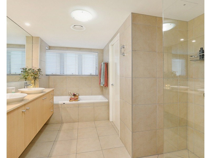 7 Grand Parade, Parrearra QLD 4575