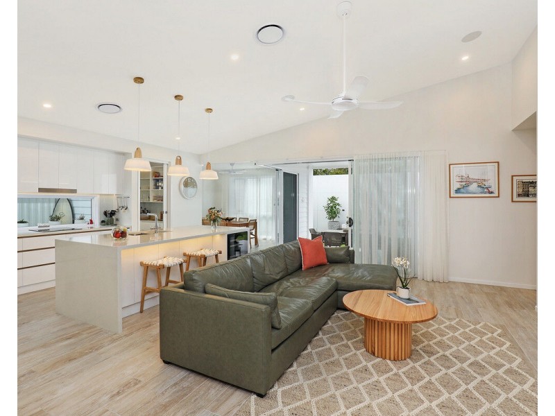 210/40 Menzies Drive, Pacific Paradise QLD 4564