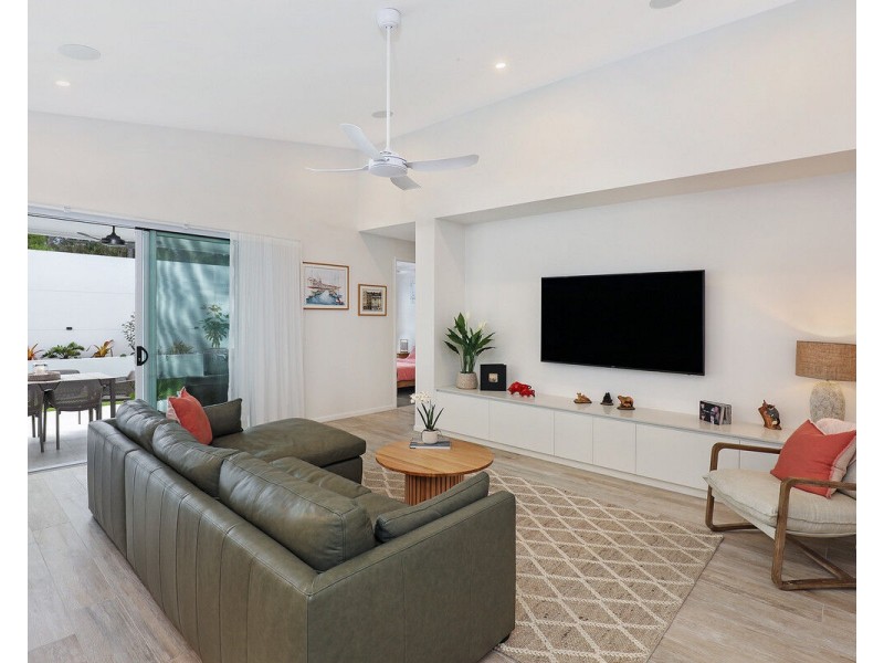 210/40 Menzies Drive, Pacific Paradise QLD 4564