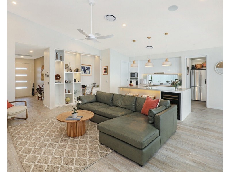 210/40 Menzies Drive, Pacific Paradise QLD 4564