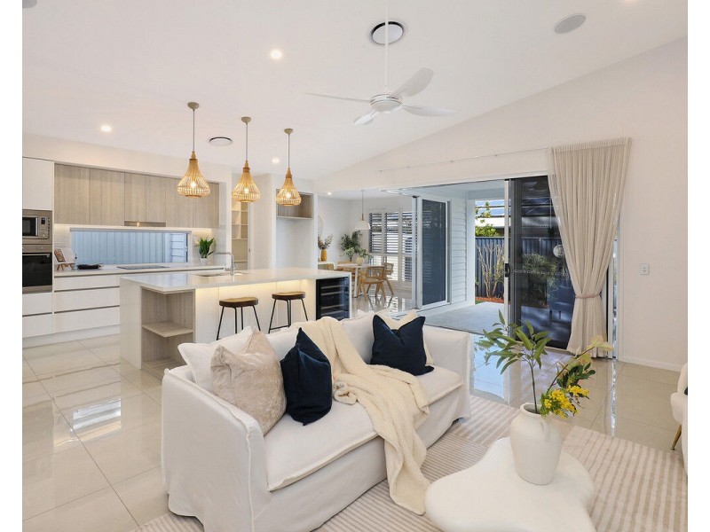 2/40 Menzies Drive, Pacific Paradise QLD 4564
