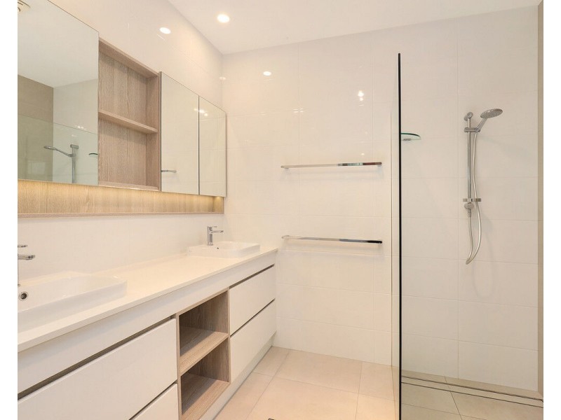 2/40 Menzies Drive, Pacific Paradise QLD 4564