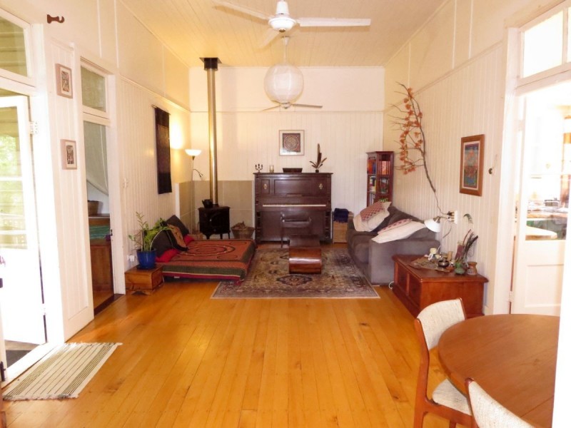 9 Old Convent Road, Uki NSW 2484