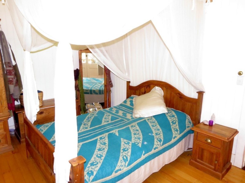 9 Old Convent Road, Uki NSW 2484