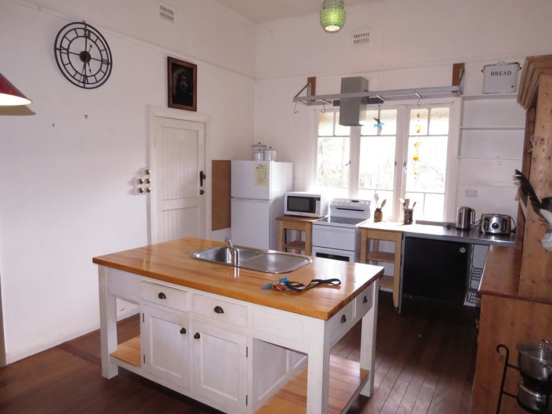 9 Old Convent Road, Uki NSW 2484